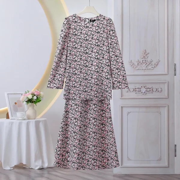 my-11134207-7r98w-lwwbn7w9dkkq67.webp KATE Batik Embroidered Baju Kurung