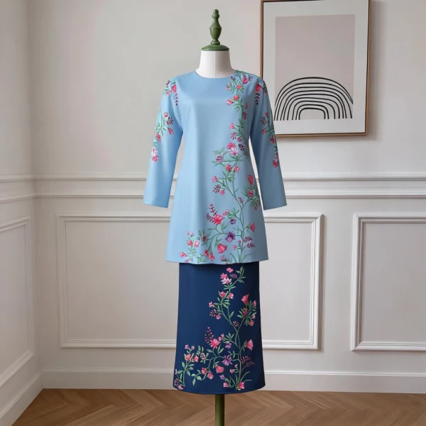 my-11134207-820ld-mnpgp81g3mdkba.webp Small Floral Print Baju Kurung Set